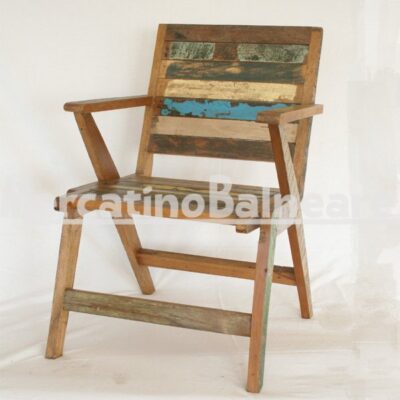 Sedia in legno di recupero con braccioli