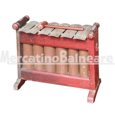 Xilofono rosso in legno recuperato