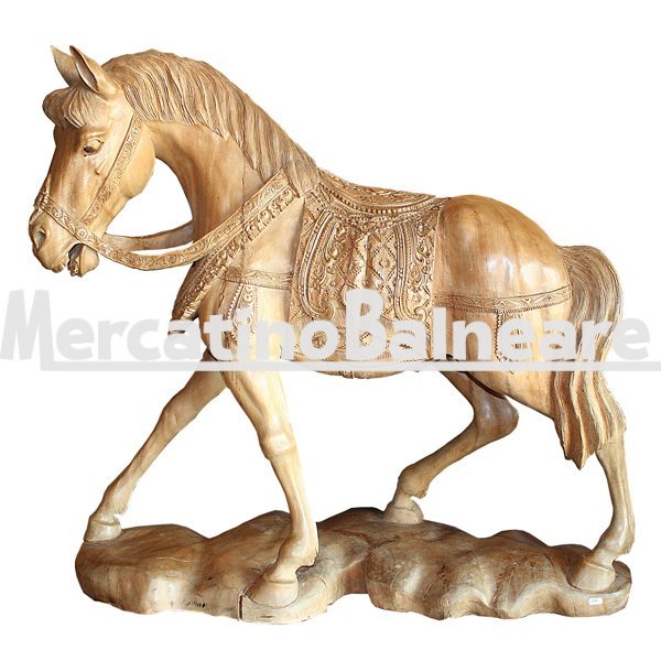 Cavallo scolpito a mano in legno di Suarn