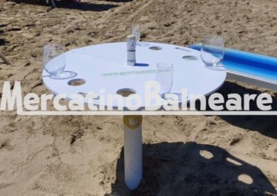 Tavolino da spiaggia economico su base ombrellone